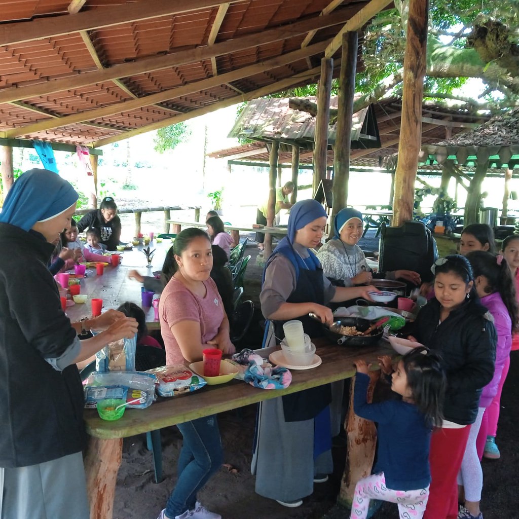 Islas Galápagos - Campamento de las Hijas de María
