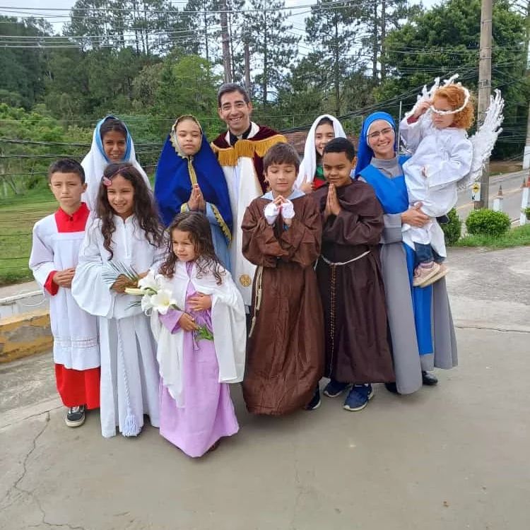Brasil - Día de Todos los Santos en la Parroquia Divino Espírito Santo - Embura