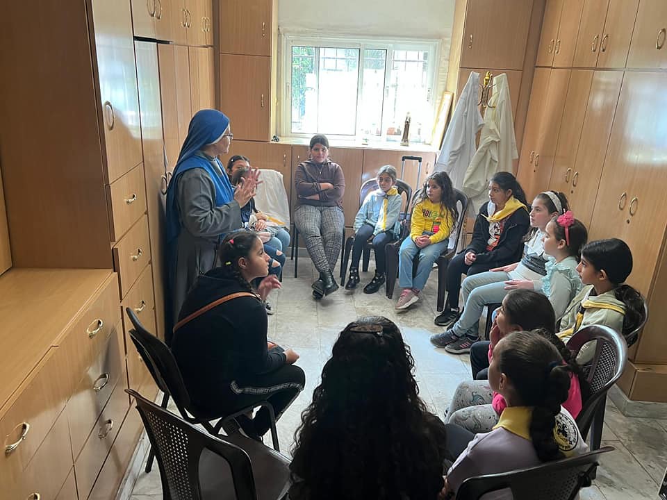 Gaza - Grupo Servidoras de la Iglesia conociendo la Sacristía