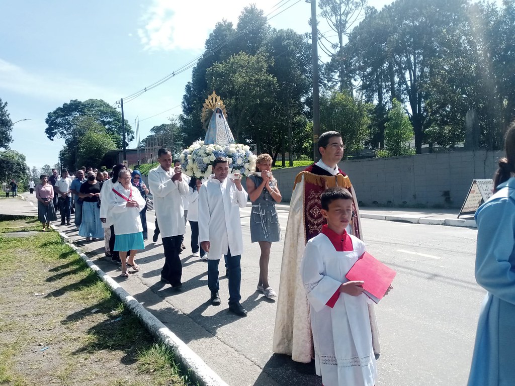 Brasil - Entronización de la Vírgen de Luján en la parroquia Divino ES