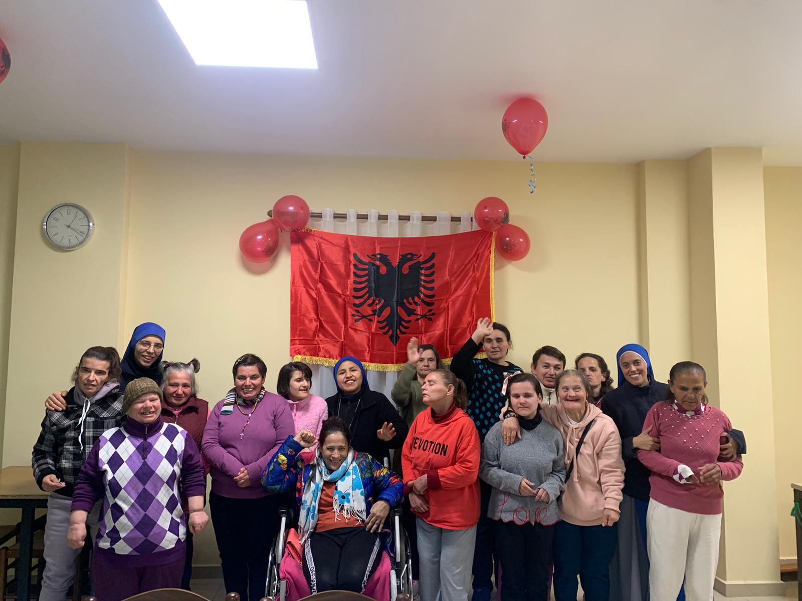 Albania - Día de la Bandera en el Hogar