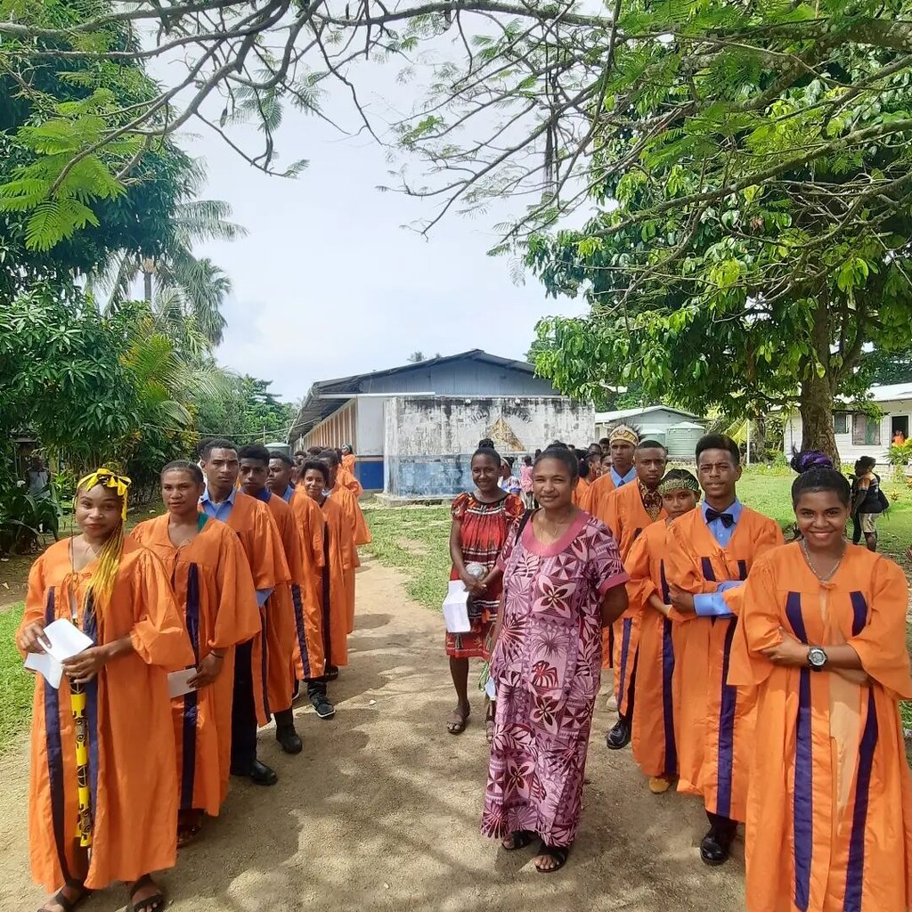 Papúa - Graduaciones en la Escuela Santísima Trinidad