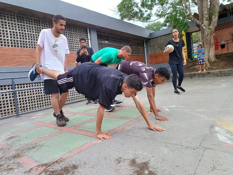 Brasil - Juegos Florales en la Parroquia Divino Espírito Santo