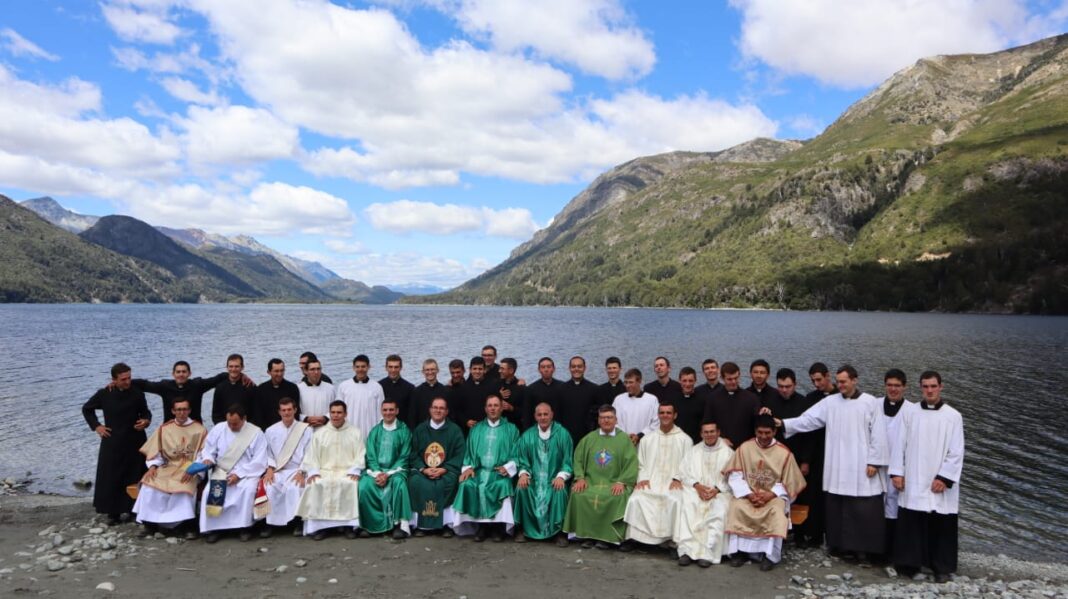 Argentina - Convivencia del Seminario Mayor en Bariloche1